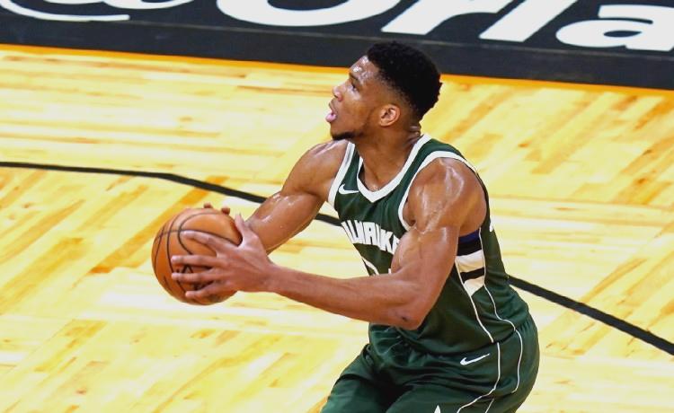 关于字母哥连续十二场比赛得分超过战术调整深圳男篮遗憾出局之后，山东泰山今晚更衣室发声的信息